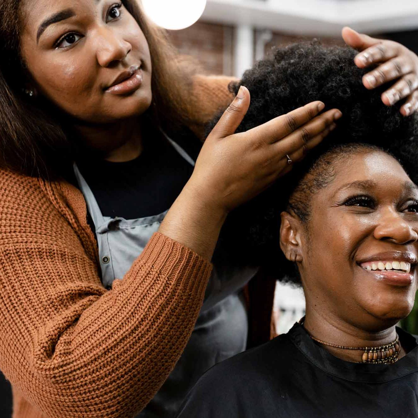 Customer-getting-a-hairdo-at-a-beauty-salon-web